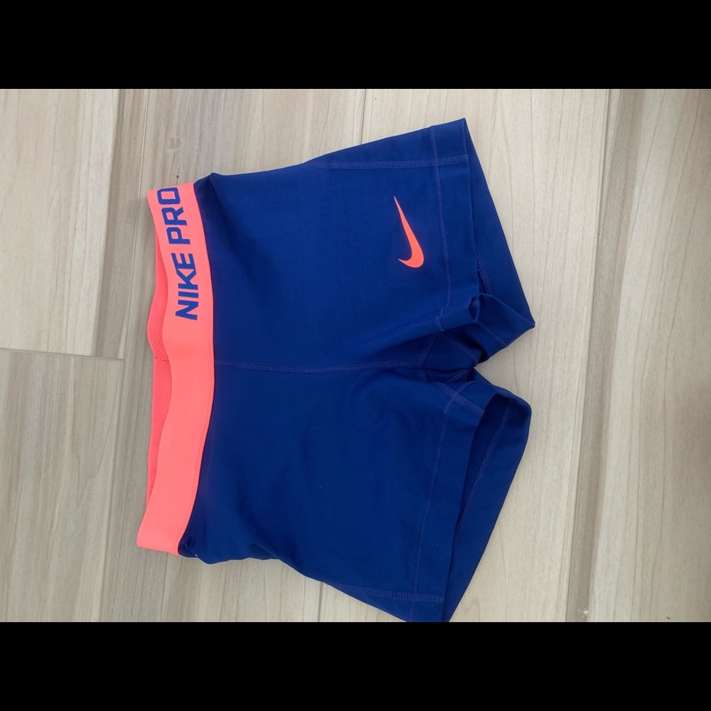 Youth Nike pros size small